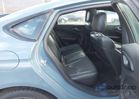 2015 Chrysler 200 S z USA, uszkodzony, nr VIN 1C3CCCDG1FN598029